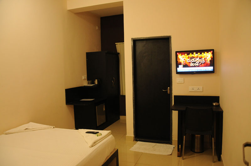Hotel Sri Krishna Residency Udupi - Deluxe Non A/c Room View_3