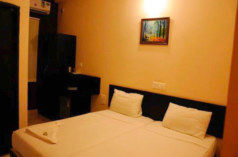Deluxe AC Room at Hotel Sri Krishna Residency